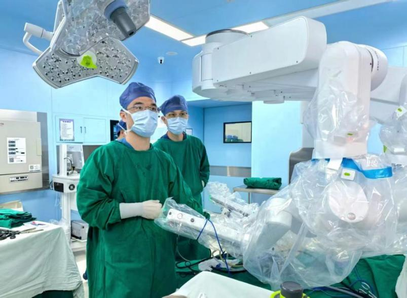 【肝胆胰医学中心】全省率先！勇攀珠峰，首次利用国产机器人技术完成顶尖胰腺手术